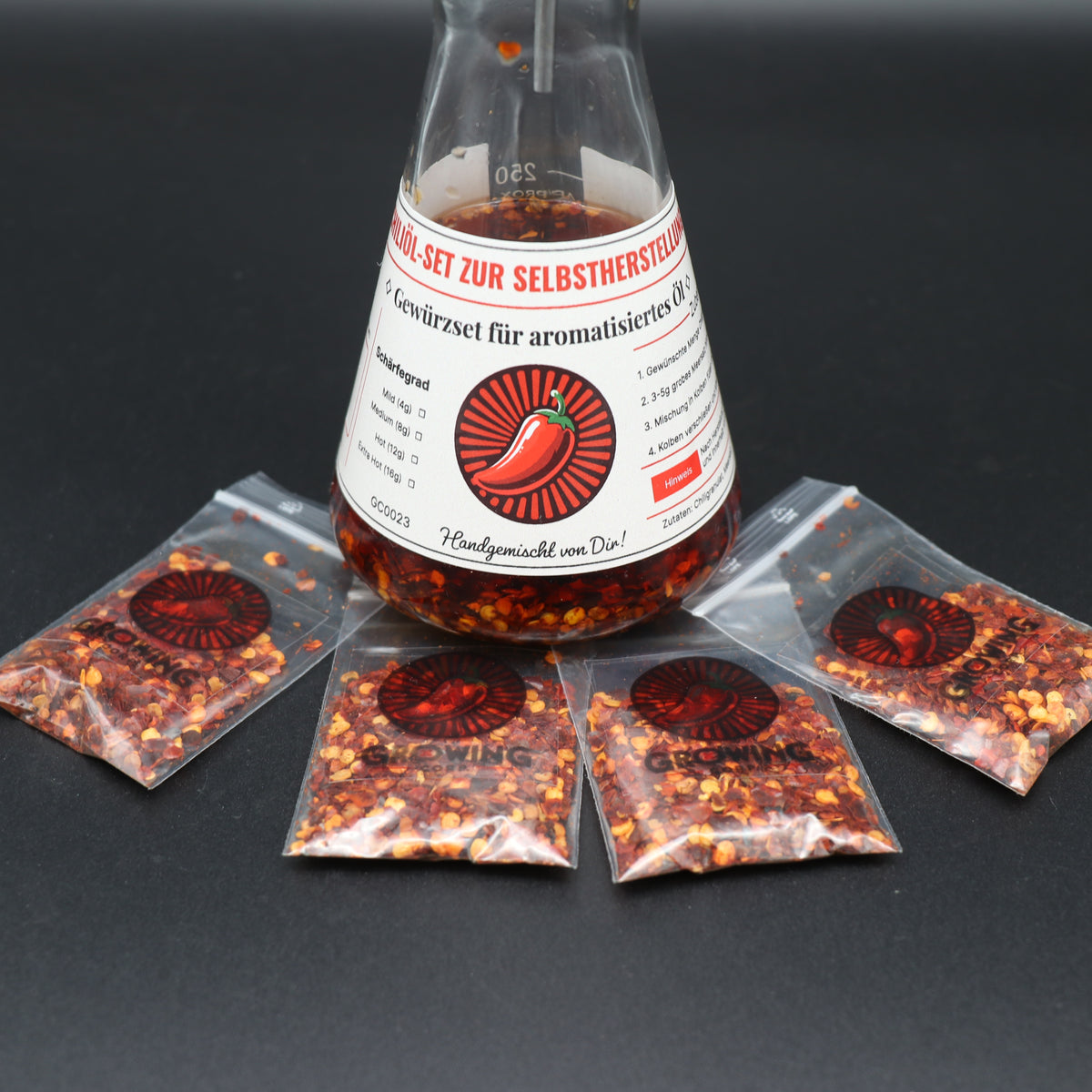 Bio Chili Flocken Set (4x Chilibeutel mit Meersalz) + Glasflasche mit Ausgießer – Premium Chili Gewürz Set, Ohne Öl, Scharf & Natürlich, DIY Chiliöl Set, Geschenkidee